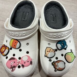 CROCS Kids Shoes with Fun Charms - White grey fur lined